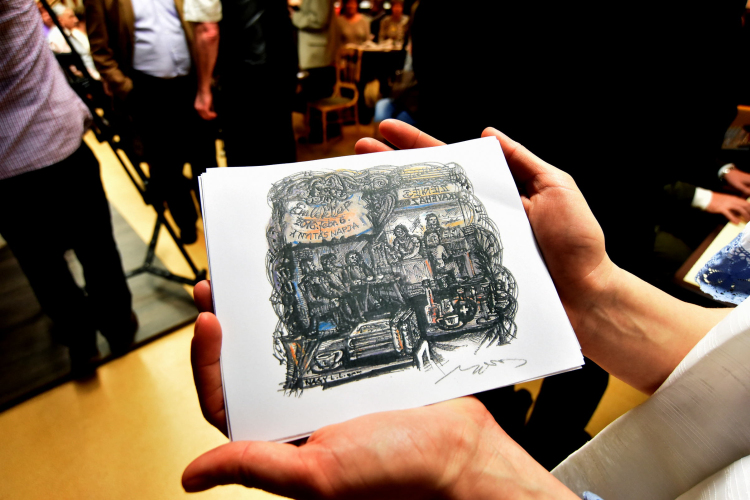 Zenés kávéház a könyvtárban