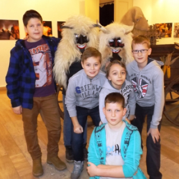 Busójáráson a Várkonyi iskolások