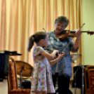 Hangszerbemutató és hangszersimogató a zenesuliban