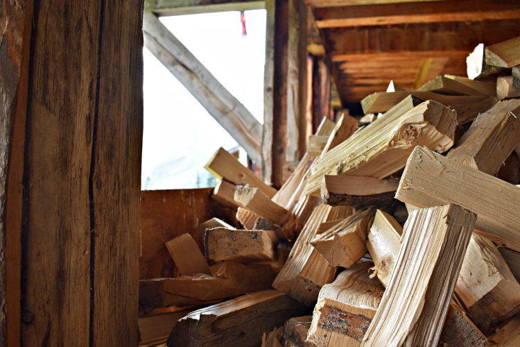 Faadománnyal segít az önkormányzat