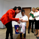 Ajándékok a gyermekotthonnak 