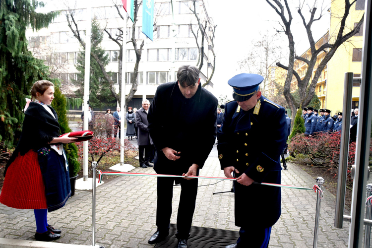 Átadták a felújított ceglédi rendőrkapitányságot