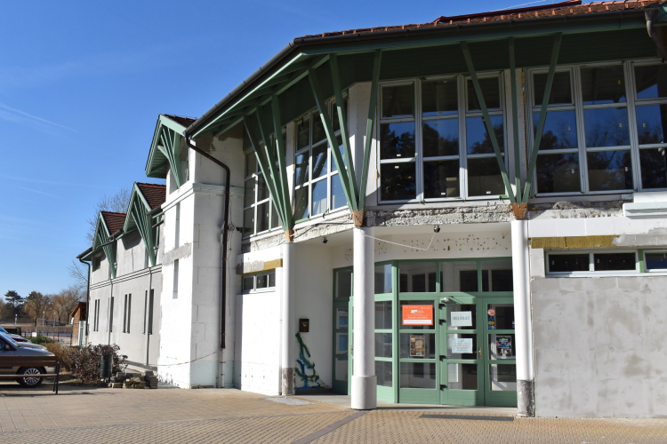 Ütemterv szerint halad a fürdő korszerűsítése