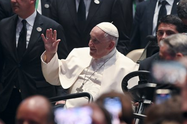 Húsvét - Ferenc pápa tizenkét női rabnak mosta meg a lábát