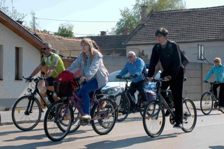MOBON kétkeréken - tavaszi kerékpártúra I.