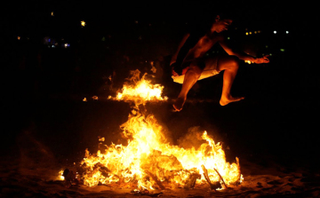 🔥  Szent Iván éji tűzugrás a Tiszti Klub-ban!