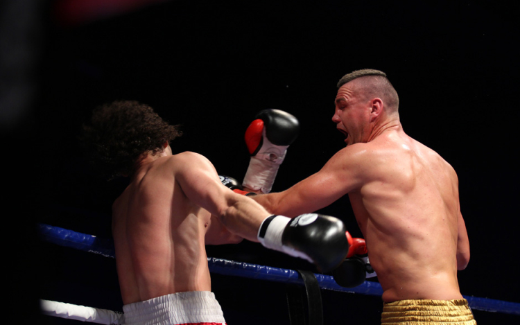 Kellett pár pofon a kubainak