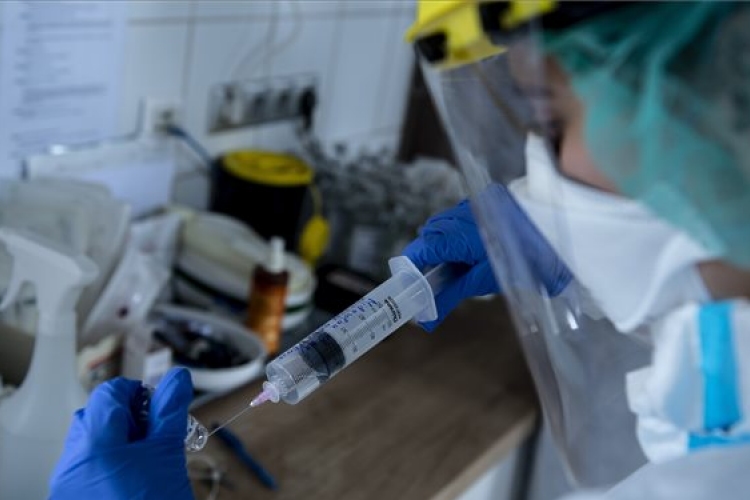 Decembertől kerülhet Magyarországra az orosz vakcina 