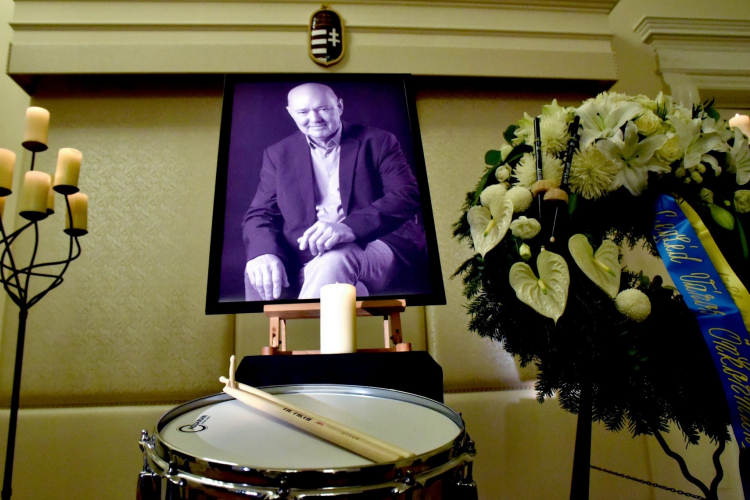 Búcsúzott a város Kármán Sándortól