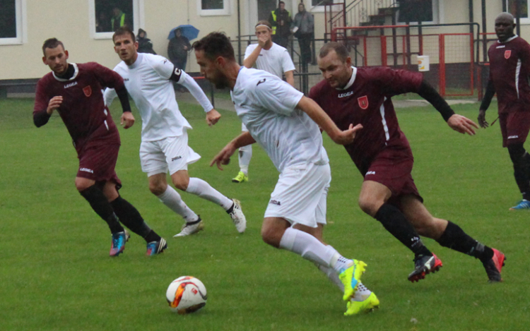 Esős mérkőzés, nehéz talajon