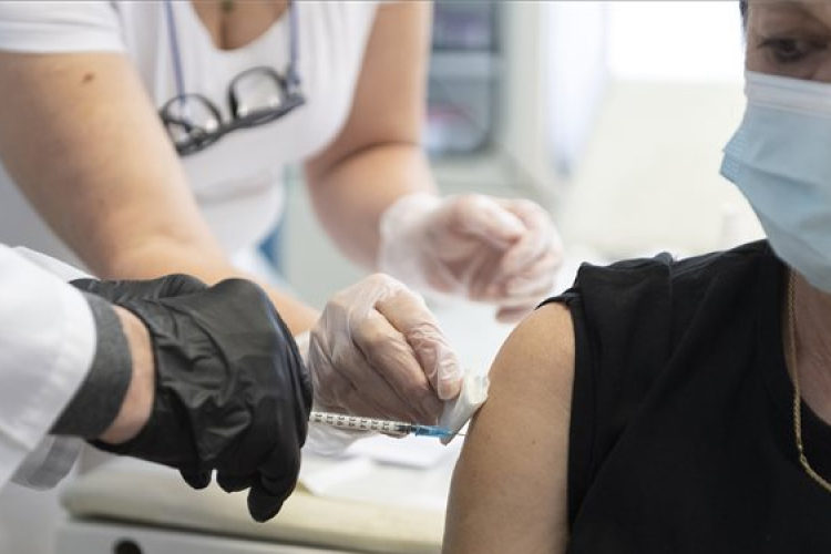 Meghaladta a 18 milliót a beadott első oltási dózisok száma Nagy-Britanniában