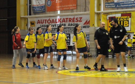 Továbbra is élen a Cápák