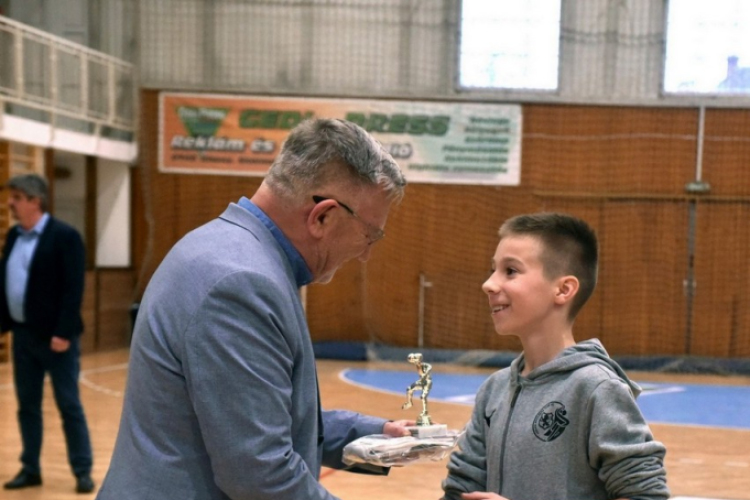 Csúcsrangadó a listavezető ellen