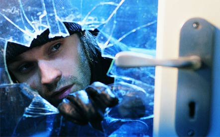 Fényes nappal, otthonában rabolták ki a 91 éves Józsi bácsit