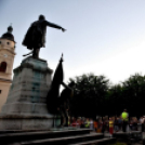 Demonstráció az éjszakai autóversenyzés ellen