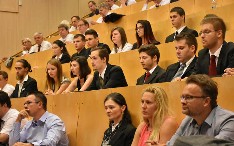 Nagyra becsüljük a tudást