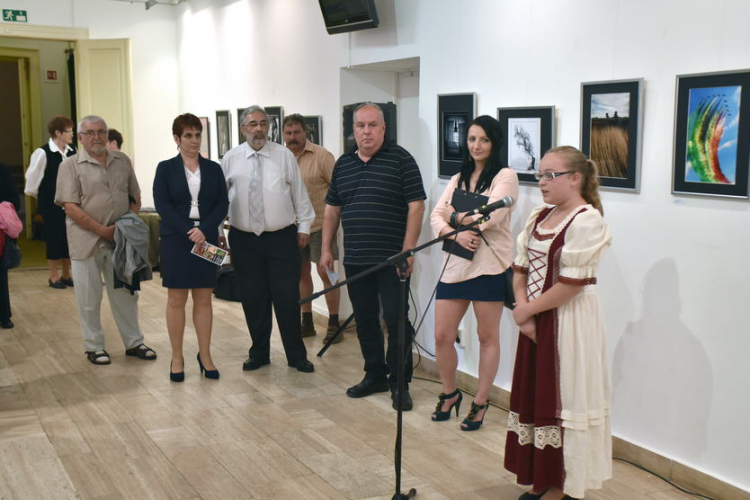 Helios Fotóklub Révkomárom kiállítás megnyitó