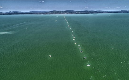 Több mint 7300 résztvevő a Balaton-átúszáson