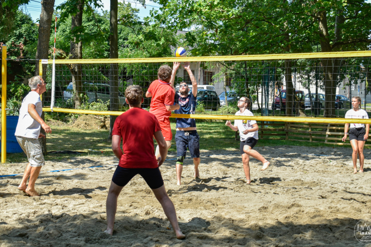 Strandröplabda versenyt rendeztek