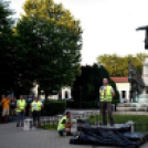 Demonstráció az éjszakai autóversenyzés ellen