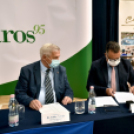 Aláírták a szerződést