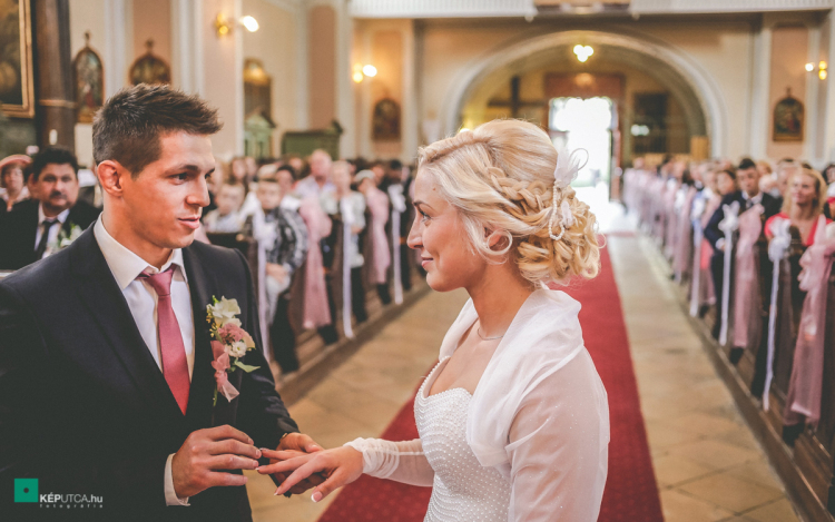 Megköttetett a frigy