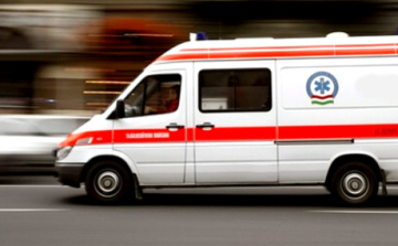 Tömeges baleset miatt lezárták a 4-es főutat