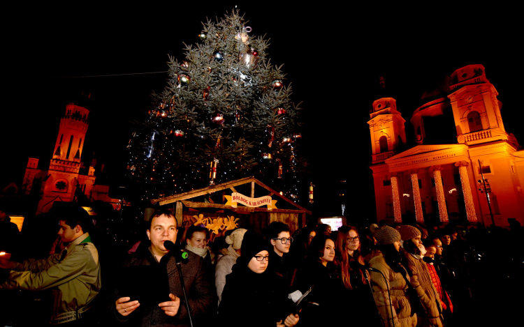 Ceglédre is megérkezett a betlehemi láng