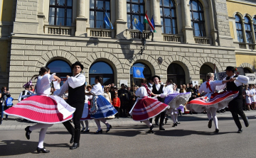 KÖZÚTKEZELŐI TÁJÉKOZTATÁS