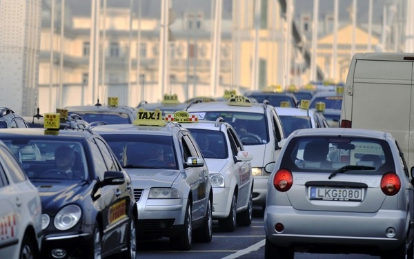 A budapesti taxisok hatodánál találtak kifogásolnivalót