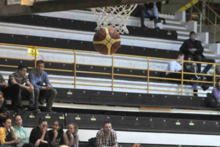 CEGLÉDI EKK – UNIQA EUROLEASING SOPRON 53 – 78