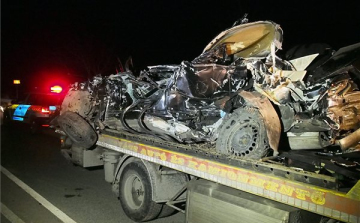 Személyvonattal ütközött az autó 