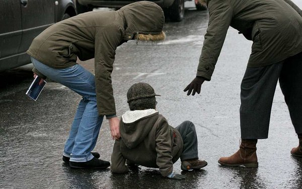 Az ország jelentős részén már riasztás van érvényben az ónos eső miatt