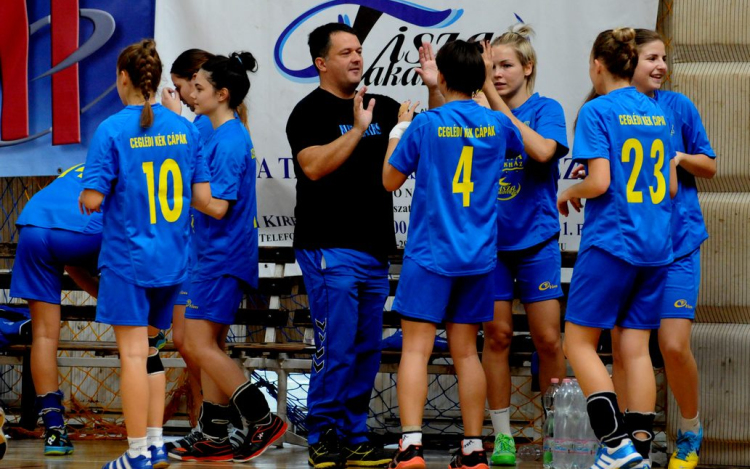 A Cápák most sem udvariaskodtak...