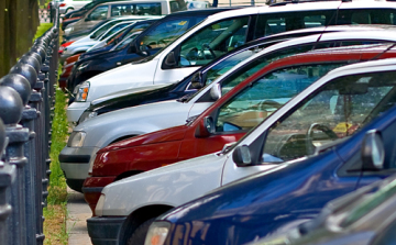 A hosszú hétvégén még a parkoló automaták is pihennek Cegléden