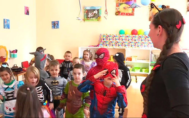 Itt a farsang, áll a bál!