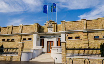 Csobbanó csütörtök a ceglédi strandon