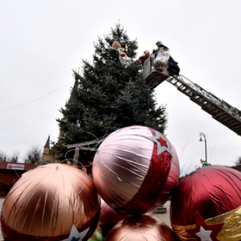 🎄 Holnap nyílik a Ceglédi Advnet 🎄