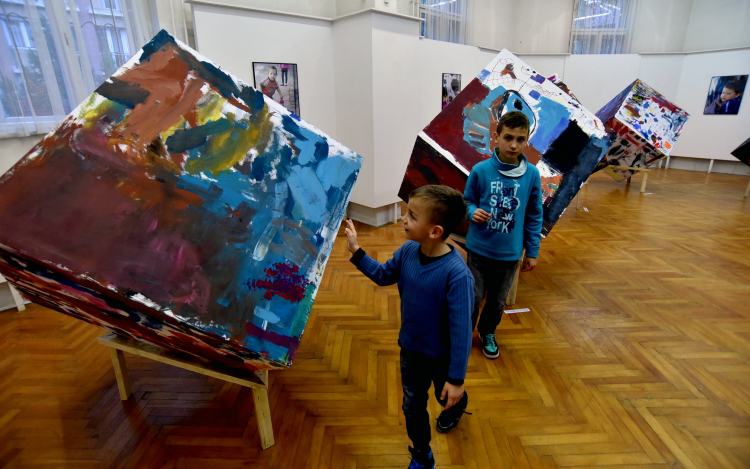 Firkálás a Kossuth Múzeumban