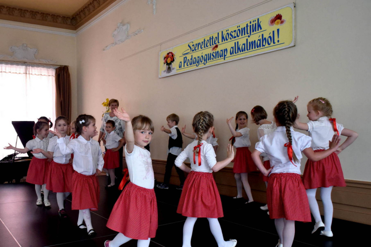 A pedagógusokat köszöntötték Cegléden