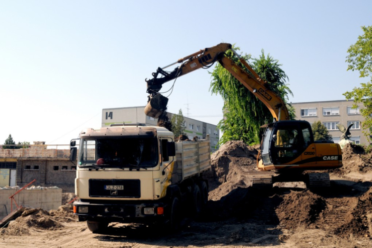Városi Strandfürdő - Hőségben sincs megállás