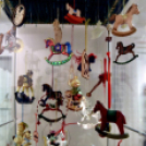 Hintaló kiállítás a Ceglédi Galériában