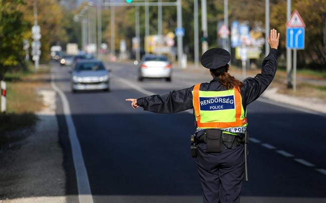 Vasárnapig többen integetnek majd az út széléről