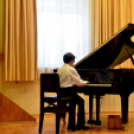 Hangszerbemutató és hangszersimogató a zenesuliban