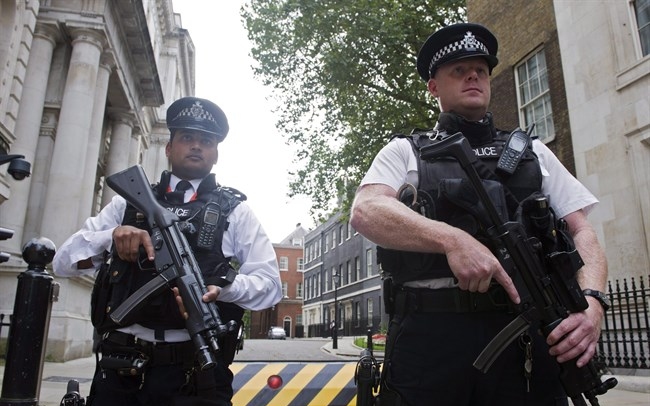 Párizsi vérengzés - Brit sajtó: hamarosan elrendelhetik a legmagasabb terrorkészültséget Nagy-Britanniában