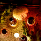 Csendes gyertyagyújtás a Dobmúzeum előtt