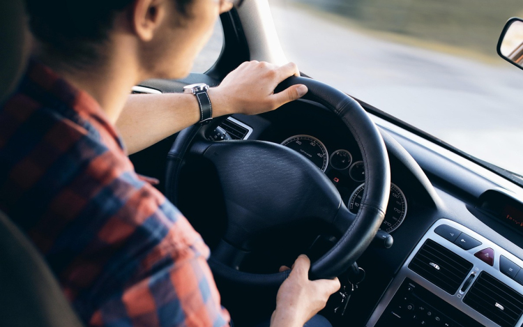 Ingyen jogsi – már 16,5 kortól