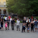 Demonstráció az éjszakai autóversenyzés ellen