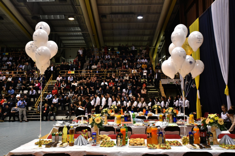 Kereskedelmi szalagavató 