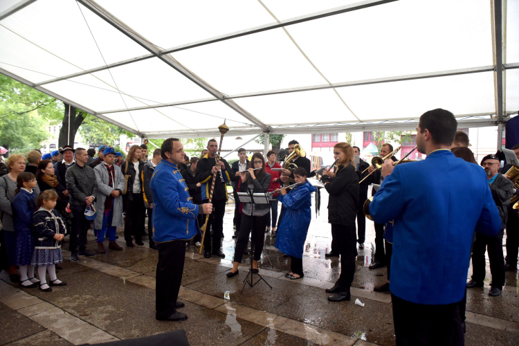 Ceglédi Fúvós Zenekar és Hagyományőrzők 